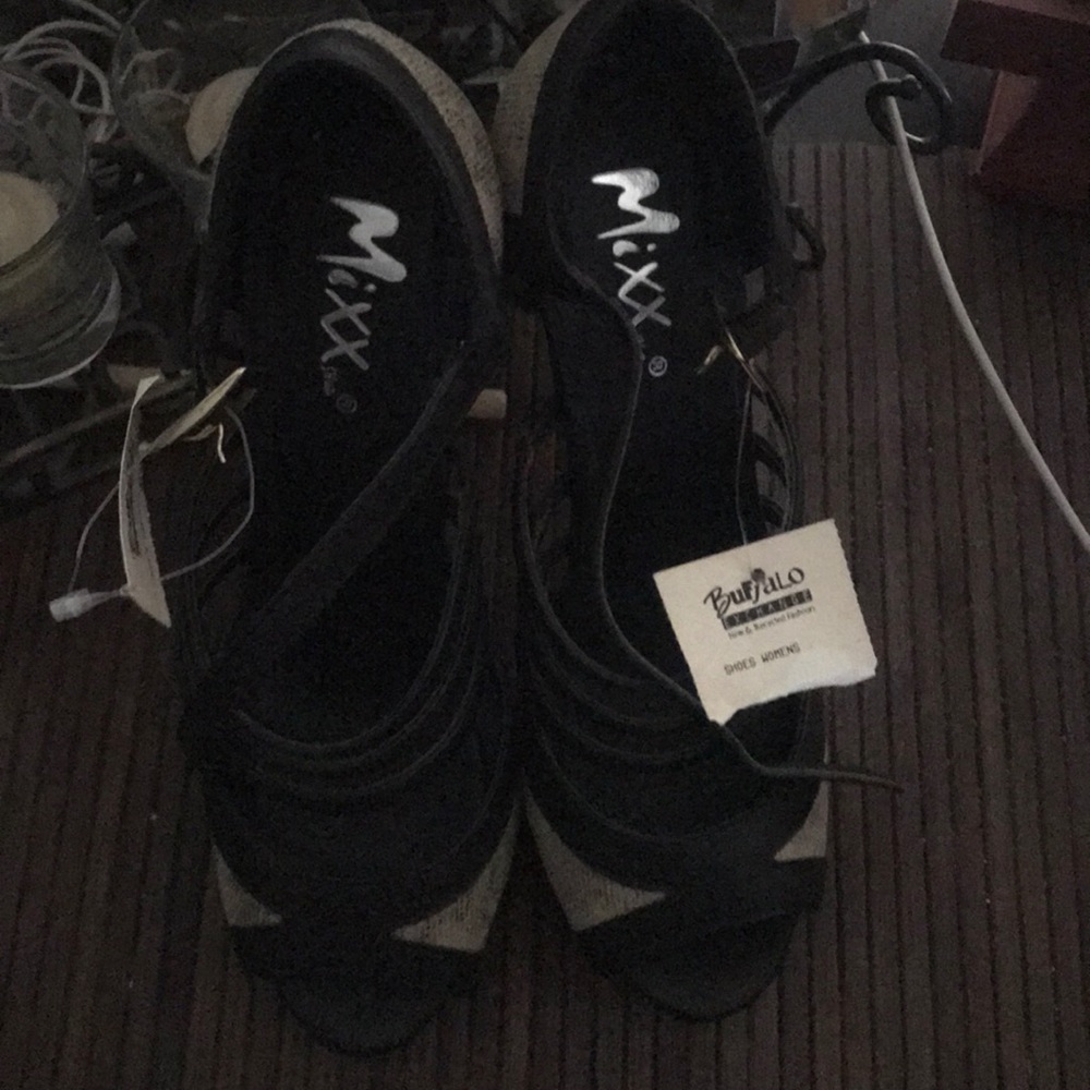 NWT Black snd Beige women shoes(MIXX)